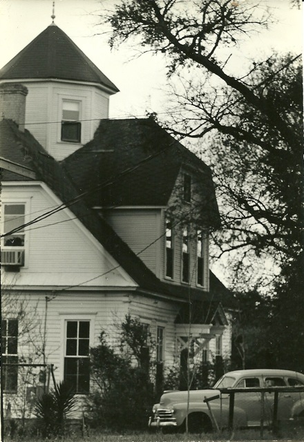 The octagonal third-story cupola atop the Whitley-Keltner House, home of Red Fan Communications in Austin, Texas